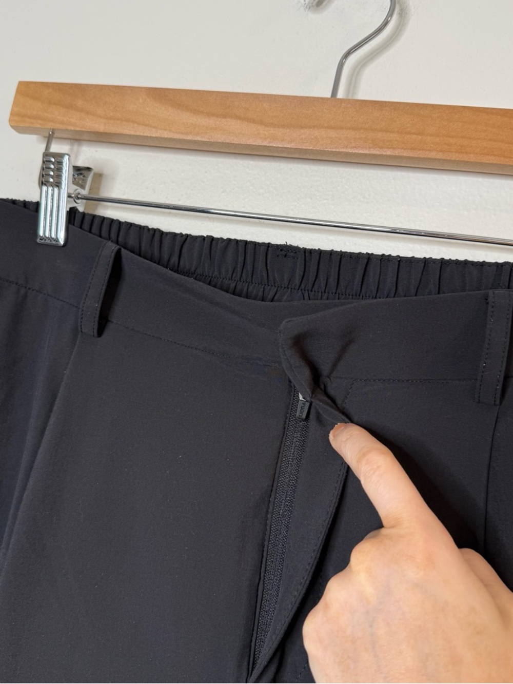 Vuori Villa Trouser in black size medium inseam 33” - Picture 10 of 14